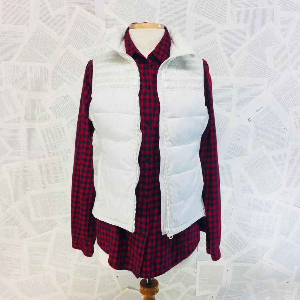 American Eagle White Puffer Vest Size Small